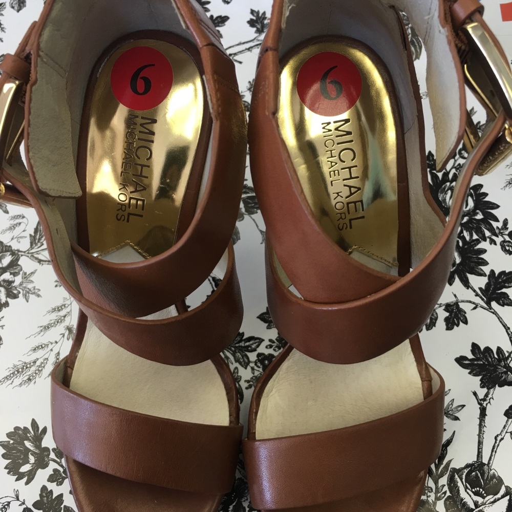 Michael Kors Brown Sandals Size 6.🔥🔥🔥